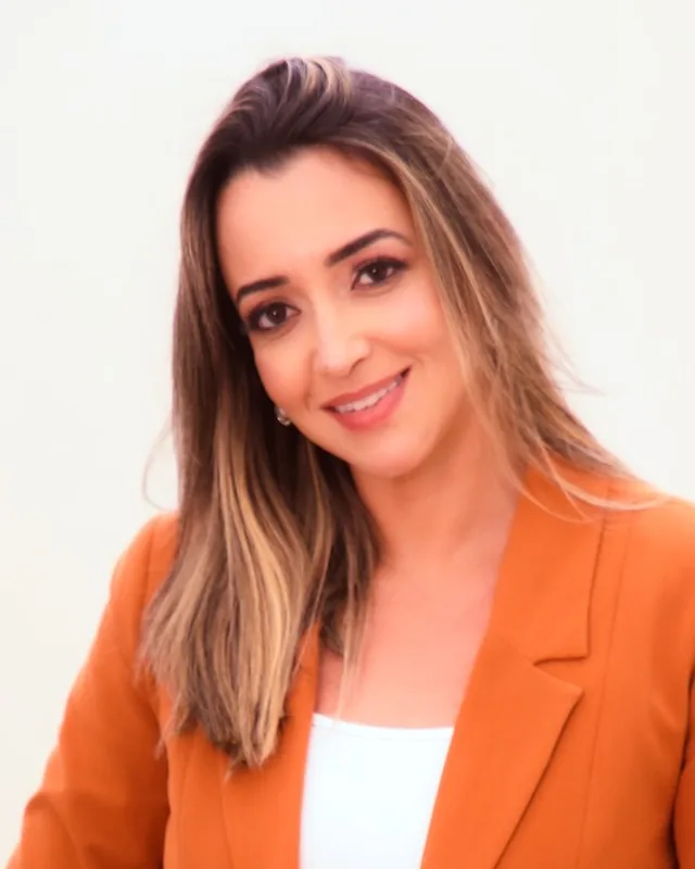 Profa. Ma. Fernanda Augusta Marques Pinheiro